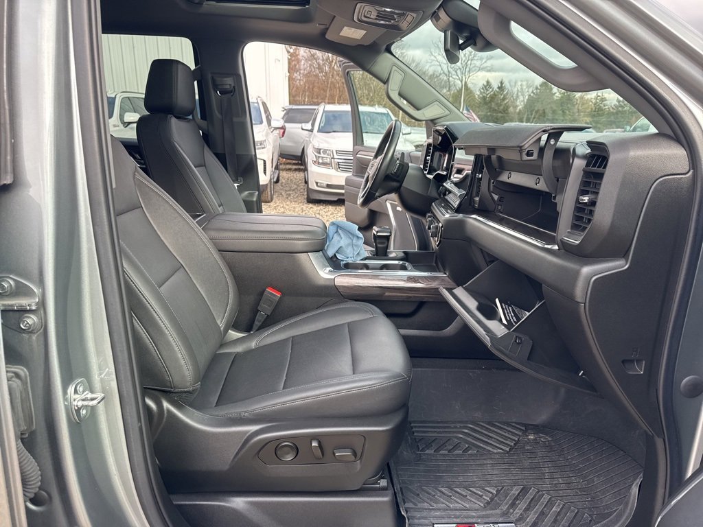 Used 2023 Chevrolet Silverado 1500 LTZ w/ LTZ Premium Package image 31