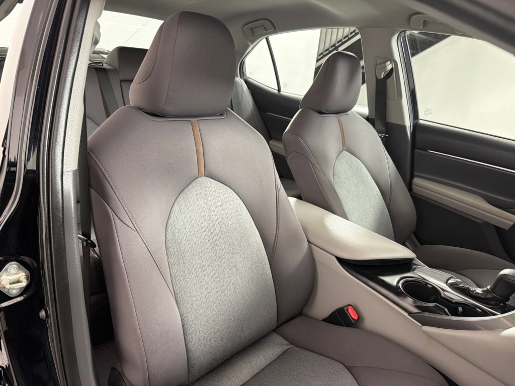 Used 2020 Toyota Camry LE FWD image 21