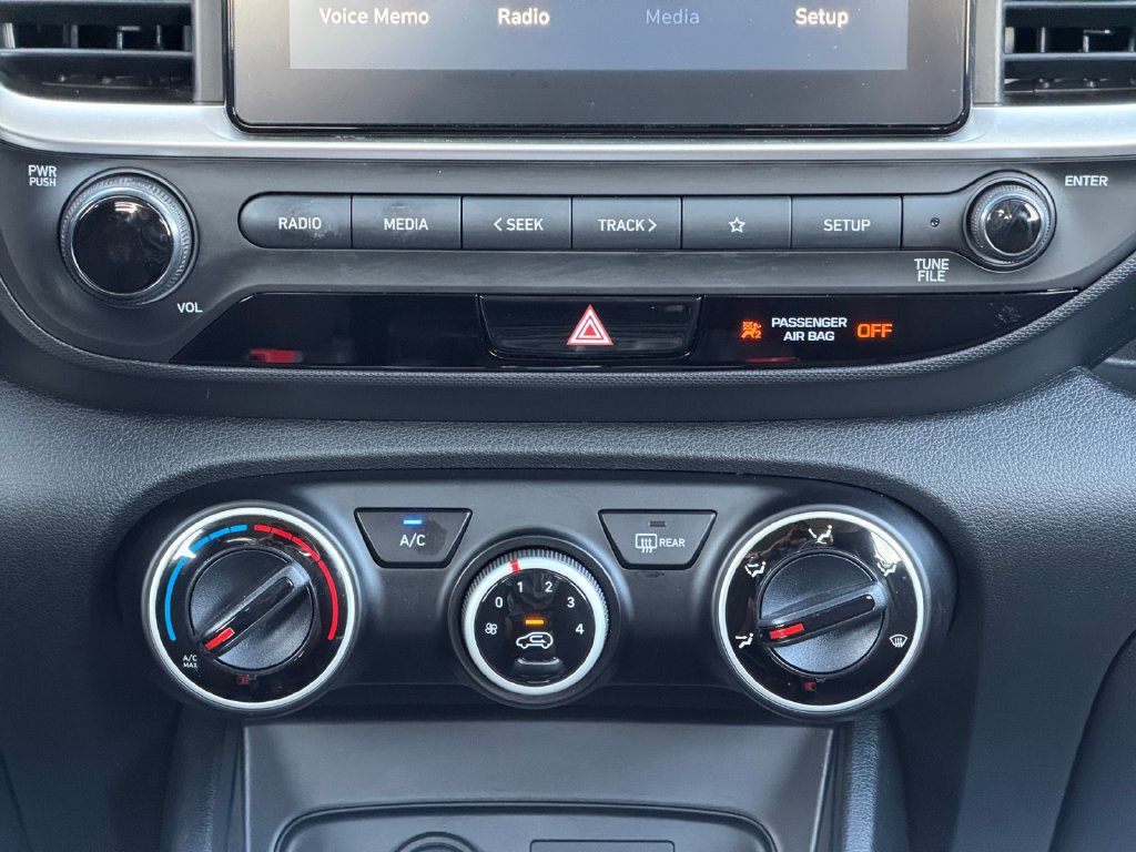 Used 2021 Hyundai Venue SE FWD image 25