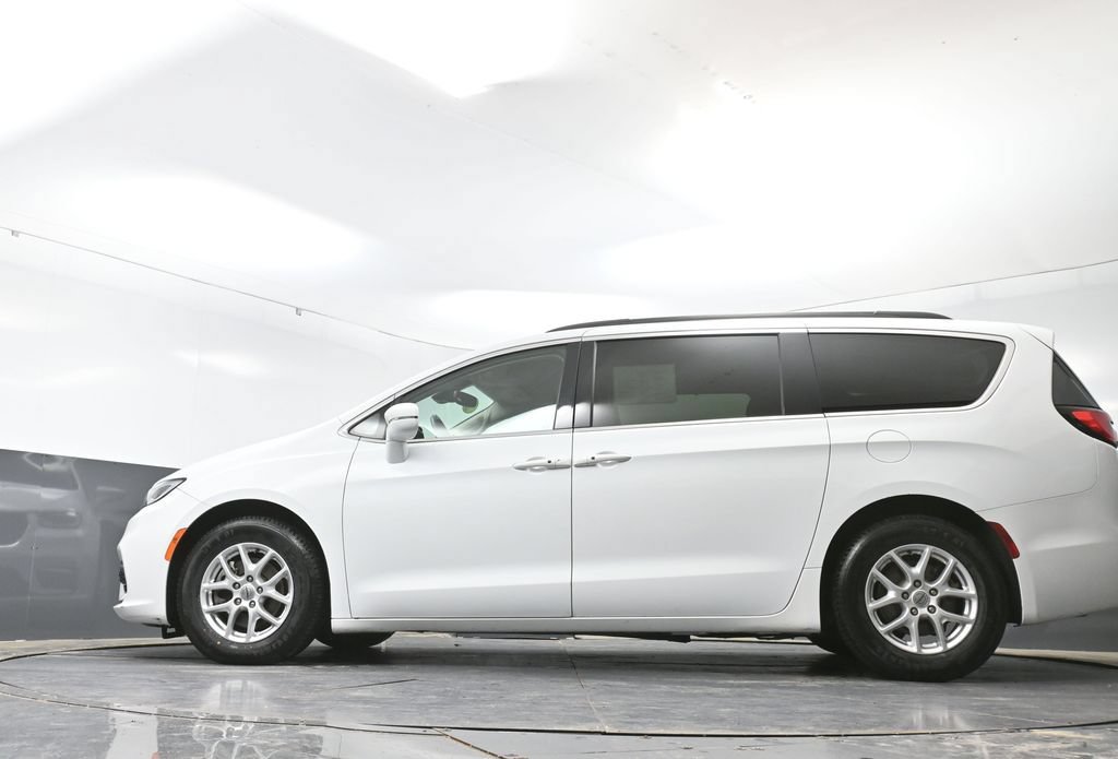 Used 2022 Chrysler Pacifica Touring-L FWD image 27