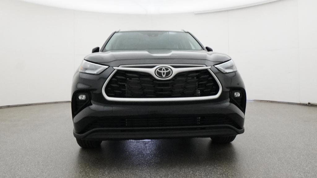 New 2026 Toyota Highlander XLE image 13