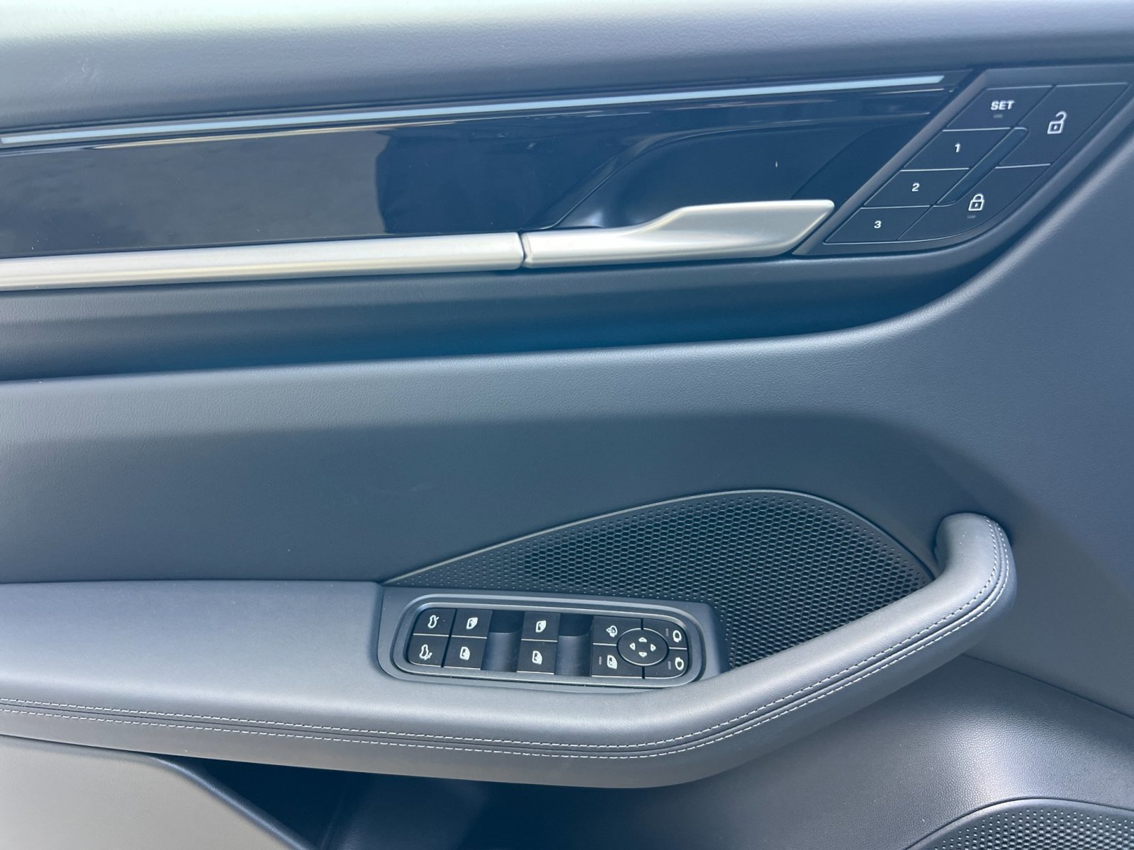 New 2026 Porsche Macan 4 Electric AWD/4WD image 12