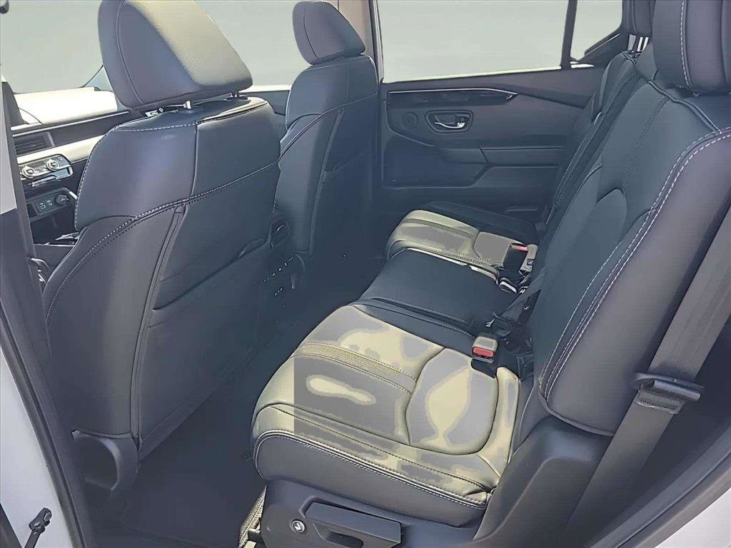 Used 2025 Honda Pilot Touring image 18