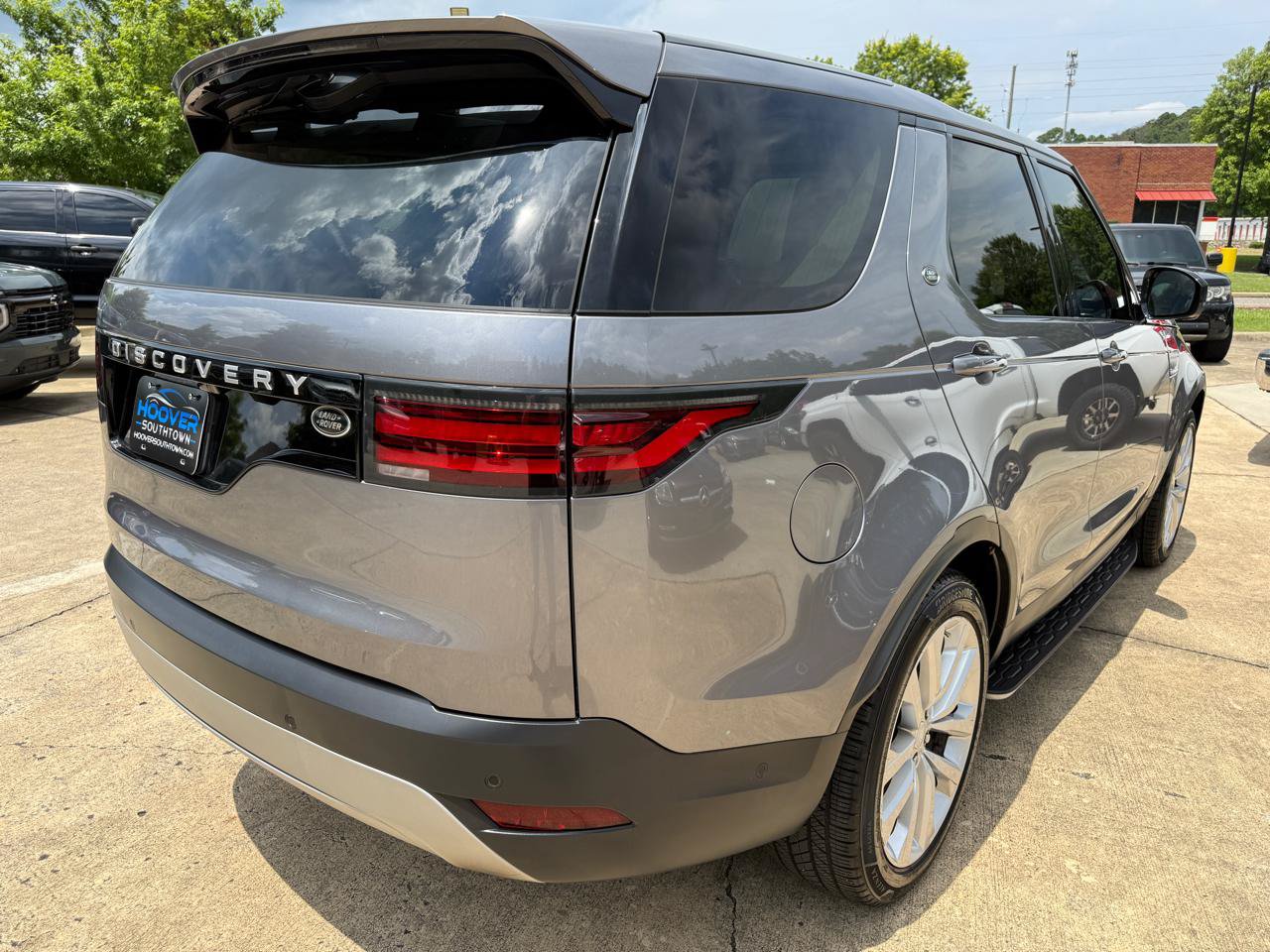 Used 2022 Land Rover Discovery S AWD/4WD image 5