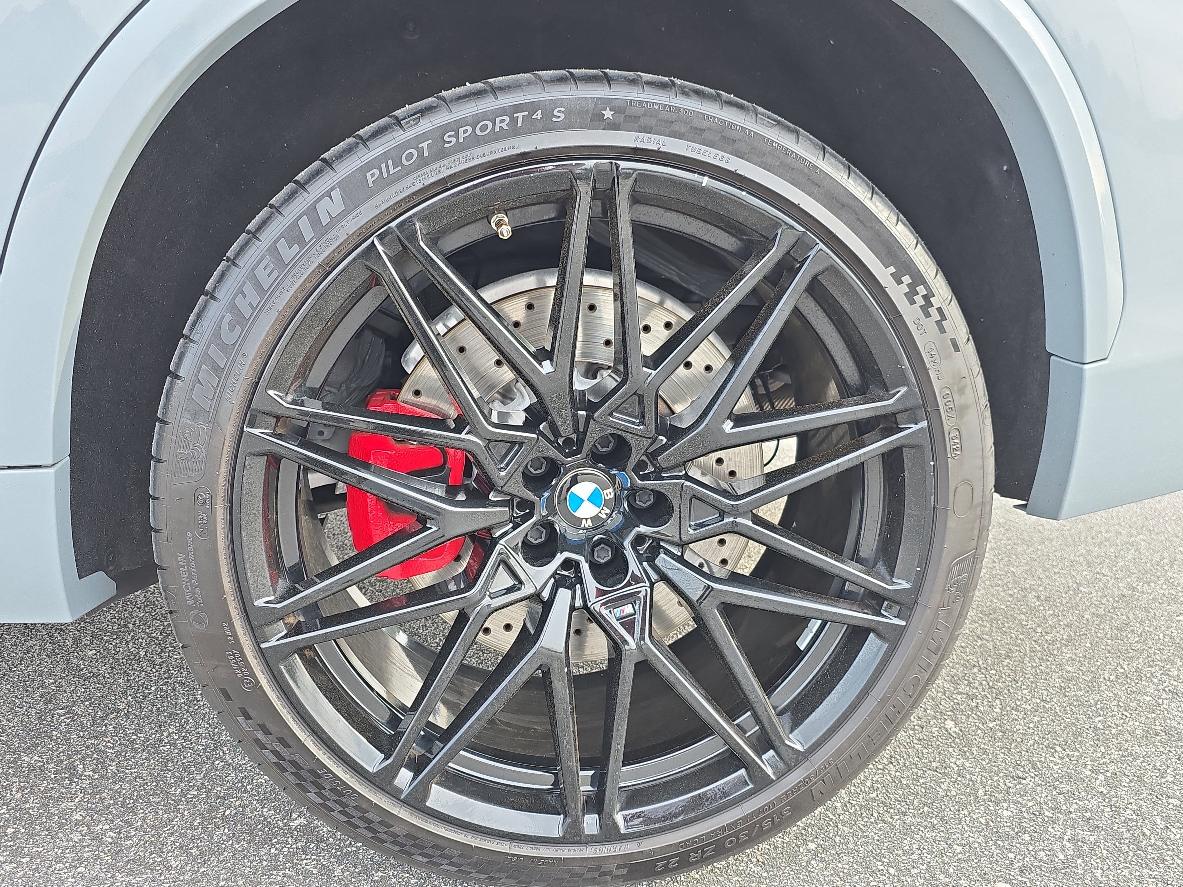 Used 2024 BMW X5 M Competition w/ Executive Package image 32