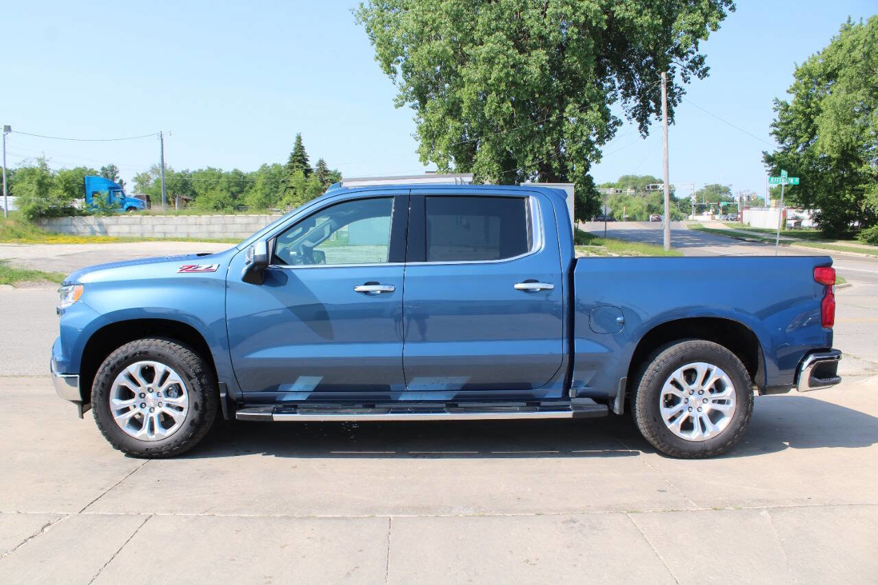 Used 2024 Chevrolet Silverado 1500 LTZ image 3