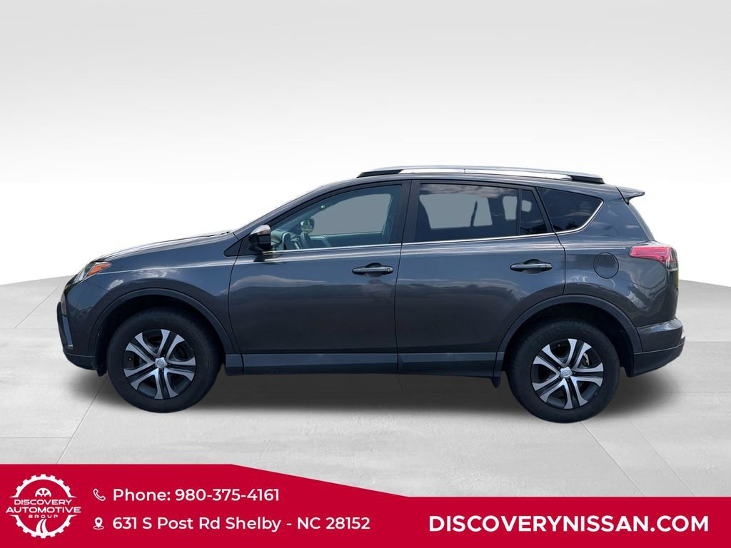 Used 2018 Toyota RAV4 LE FWD image 13