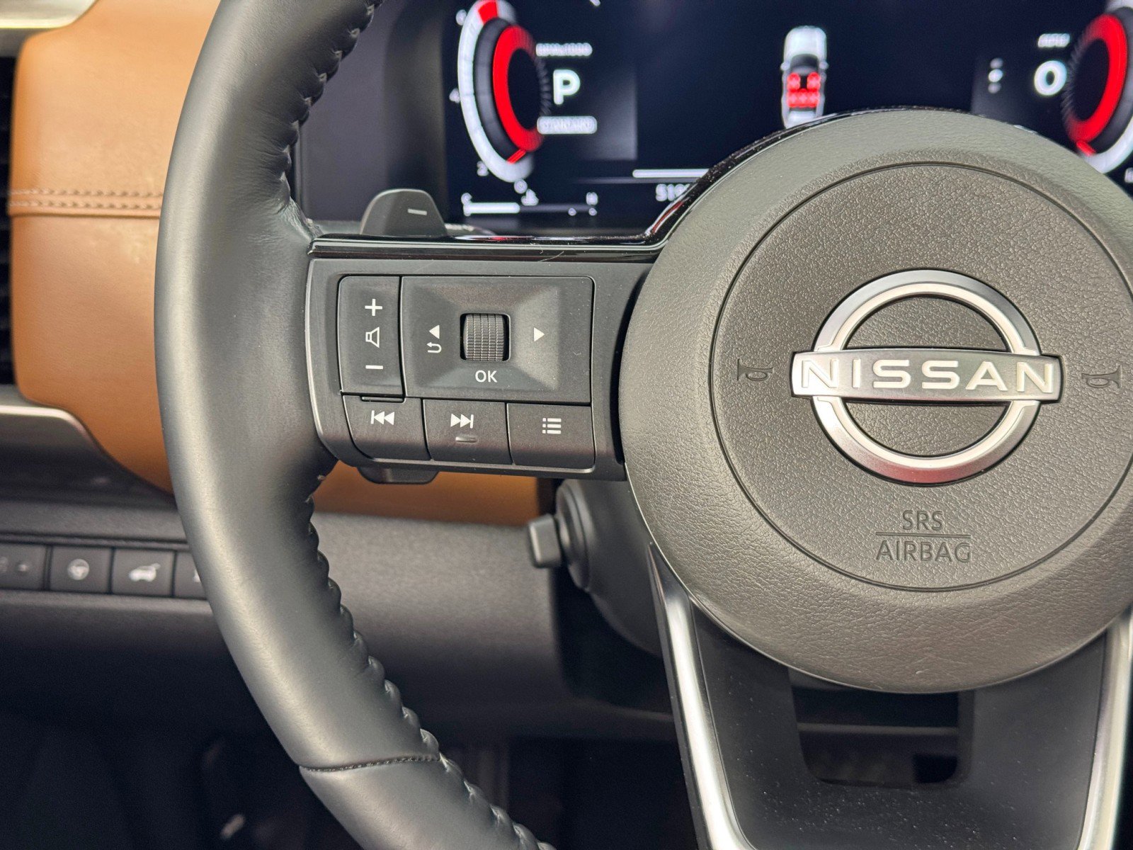 Used 2023 Nissan Pathfinder Platinum image 21