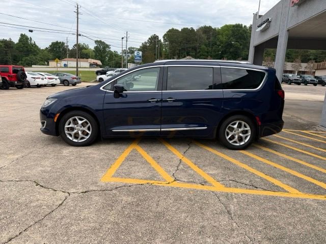 Used 2017 Chrysler Pacifica Touring-L Plus w/ Advanced Safetytec Group FWD image 4