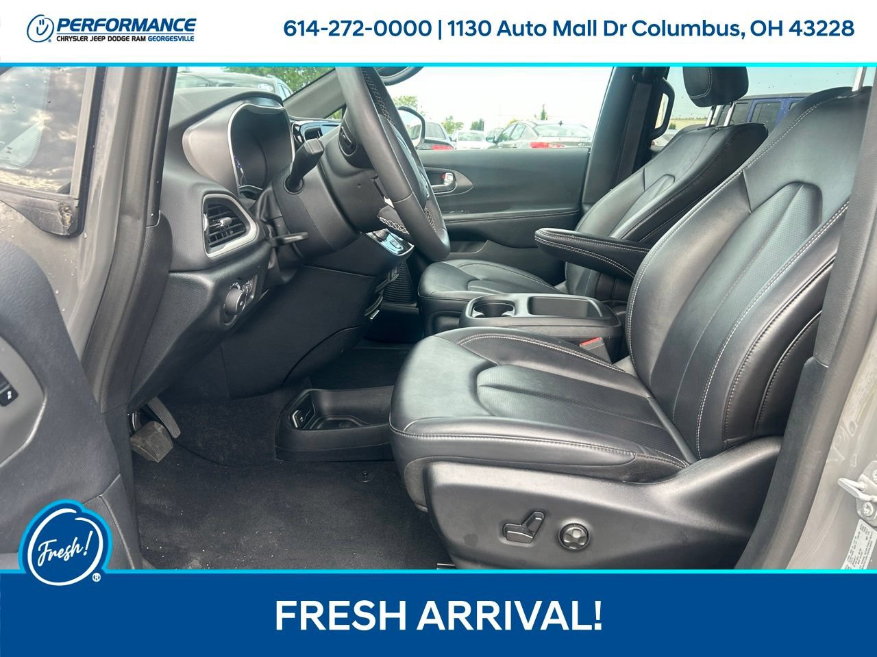 Used 2025 Chrysler Pacifica Select FWD image 12