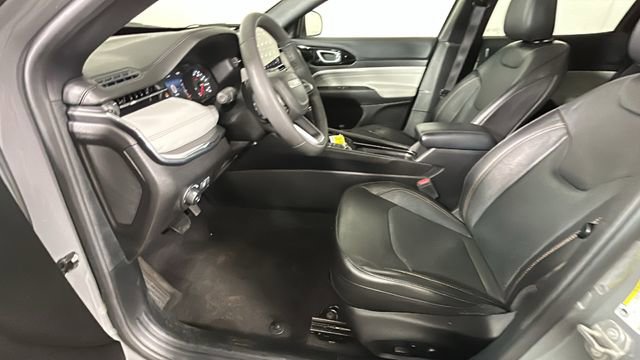 Used 2023 Jeep Compass Limited w/ Sun and Sound Group AWD/4WD image 12