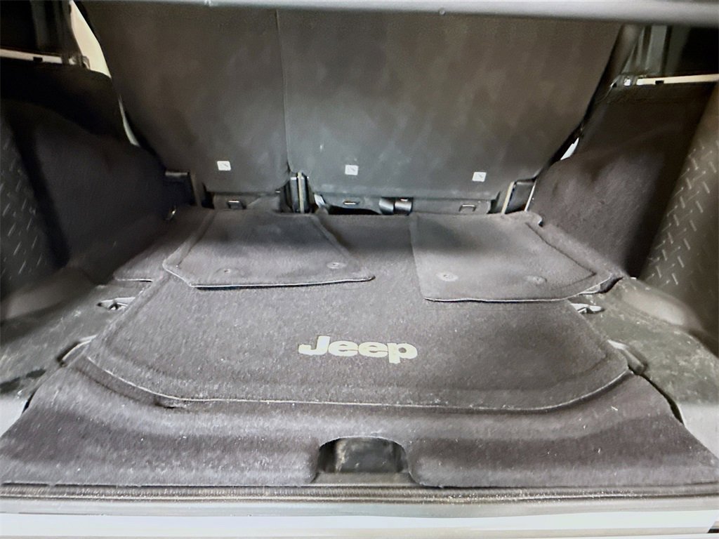 Used 2017 Jeep Wrangler Unlimited Sahara w/ Connectivity Group image 25