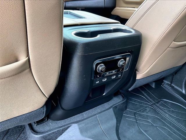 Used 2023 Chevrolet Suburban Premier w/ Advanced Technology Package AWD/4WD image 29