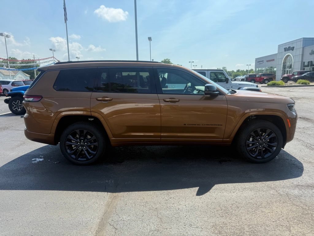 New 2026 Jeep Grand Cherokee L Limited AWD/4WD image 2
