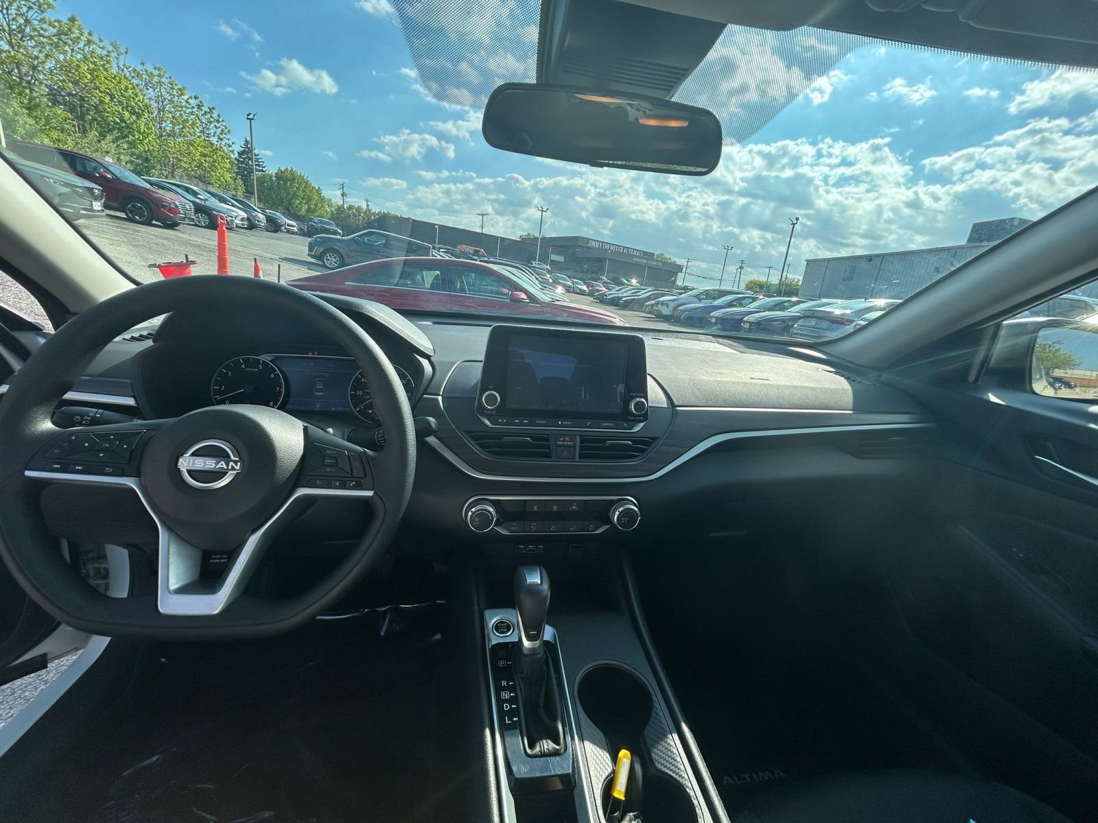 Used 2025 Nissan Altima 2.5 SV FWD image 28