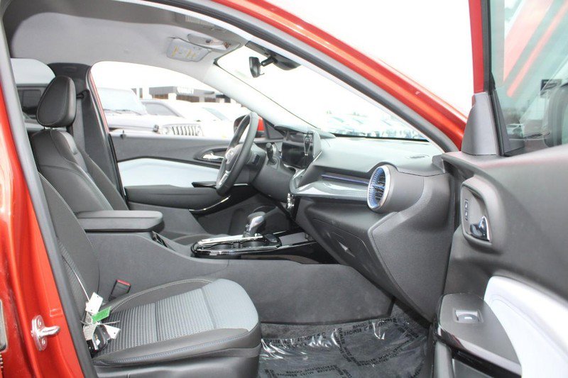 Certified 2024 Chevrolet Trax LT w/ Driver Confidence Package image 12