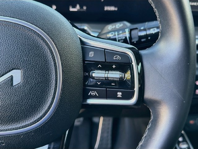 Used 2025 Kia Sorento SX AWD/4WD image 37