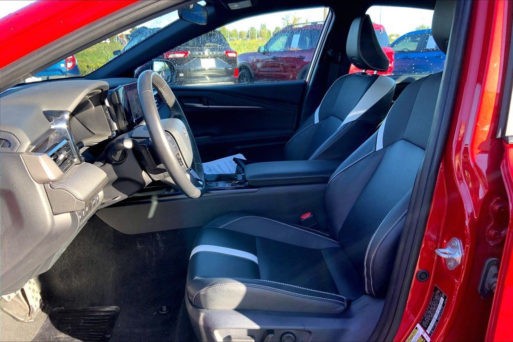 Used 2025 Toyota Camry SE FWD image 9