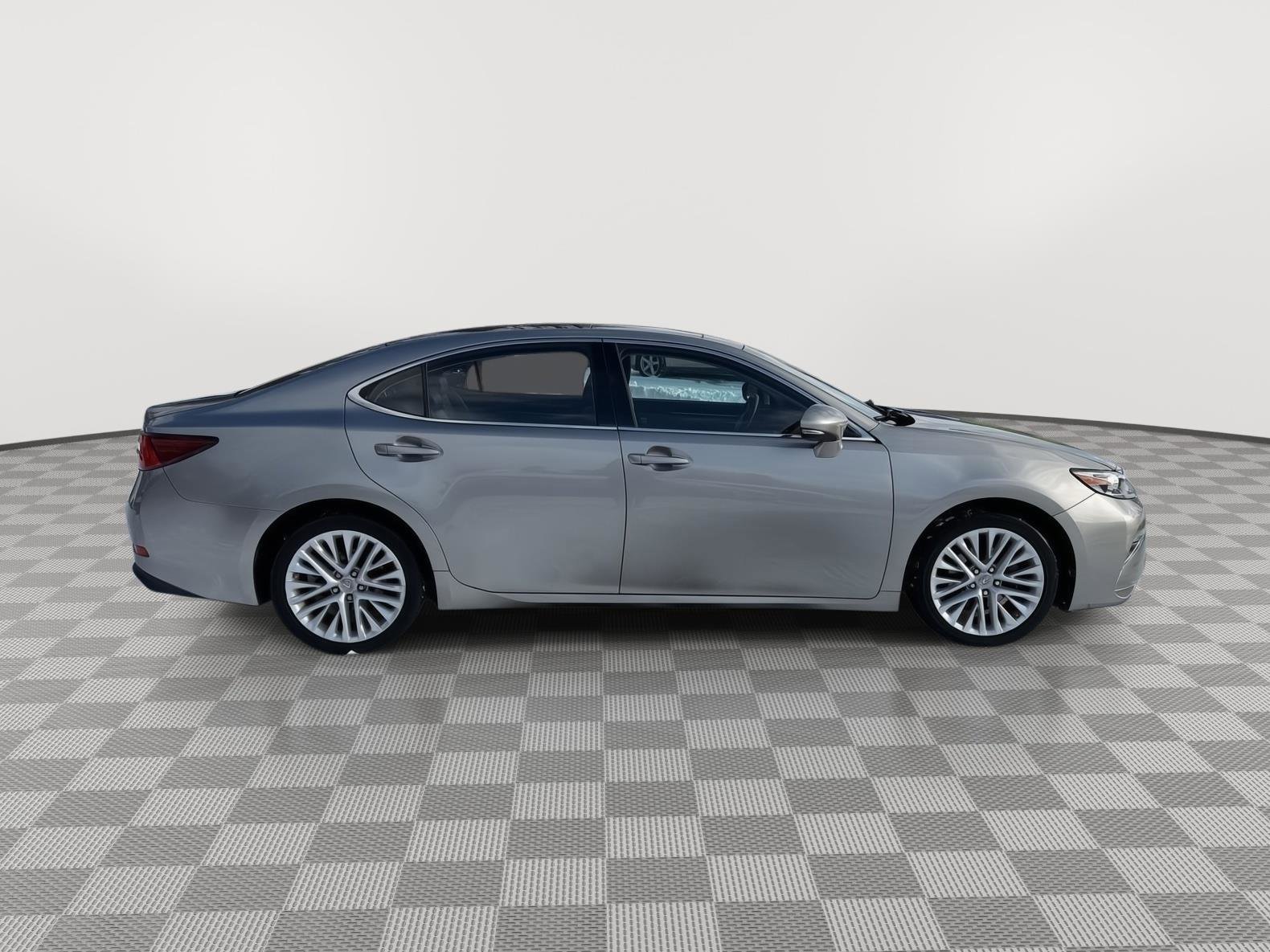 Used 2018 Lexus ES 350 w/ Luxury Package w/Wood Trim image 8