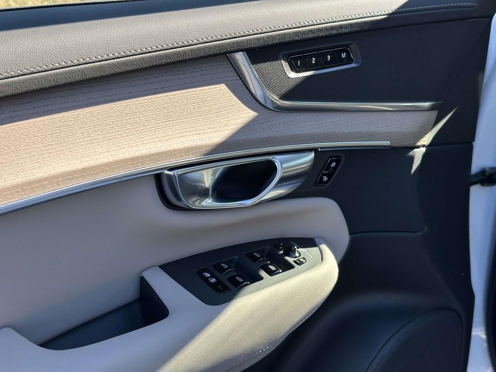 New 2026 Volvo XC90 B5 Plus w/ Protection Package Premier image 17