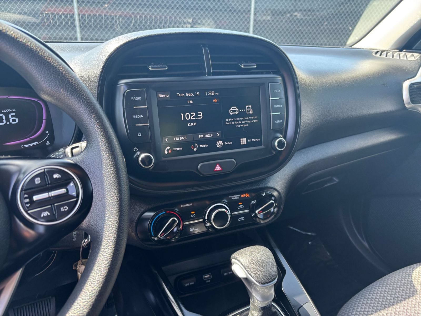 Used 2025 Kia Soul LX w/ LX Technology Package FWD image 16