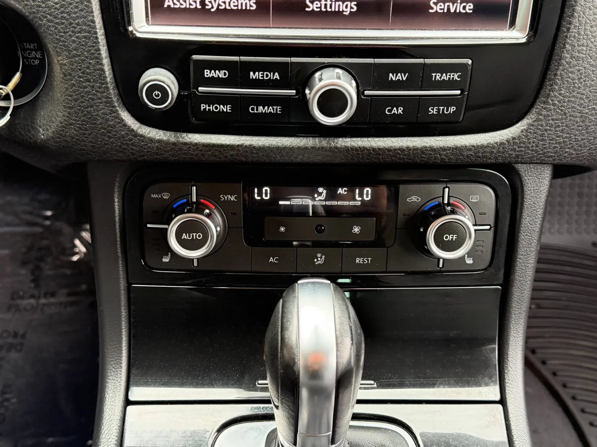 Used 2013 Volkswagen Touareg Sport AWD/4WD image 28