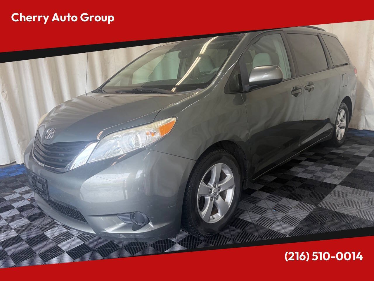 Used 2013 Toyota Sienna LE FWD image 1
