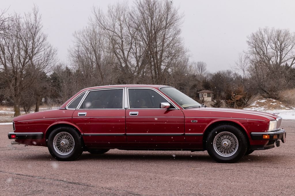 Used 1992 Jaguar XJ Vanden Plas image 32