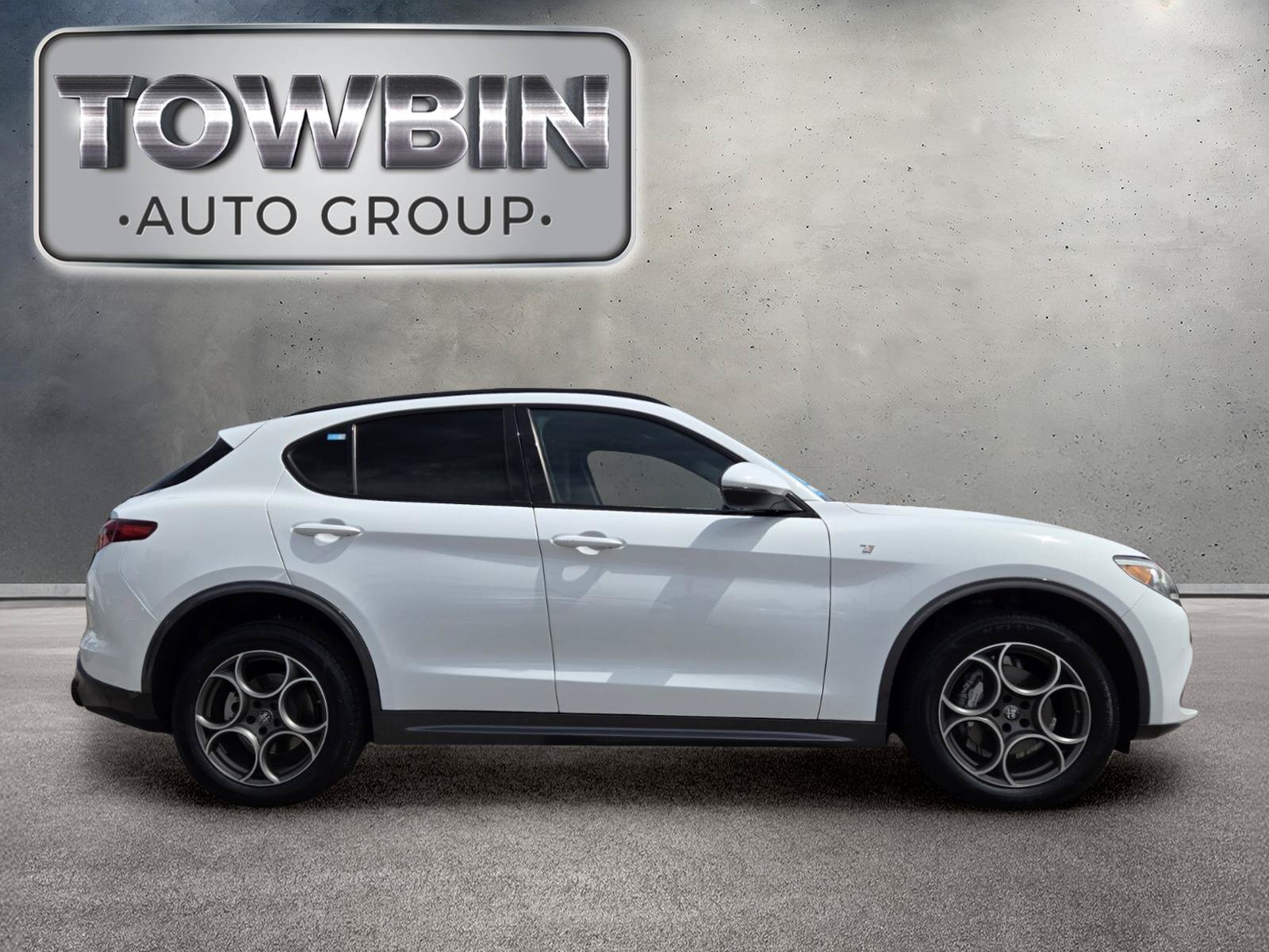 Used 2022 Alfa Romeo Stelvio Ti AWD/4WD image 3
