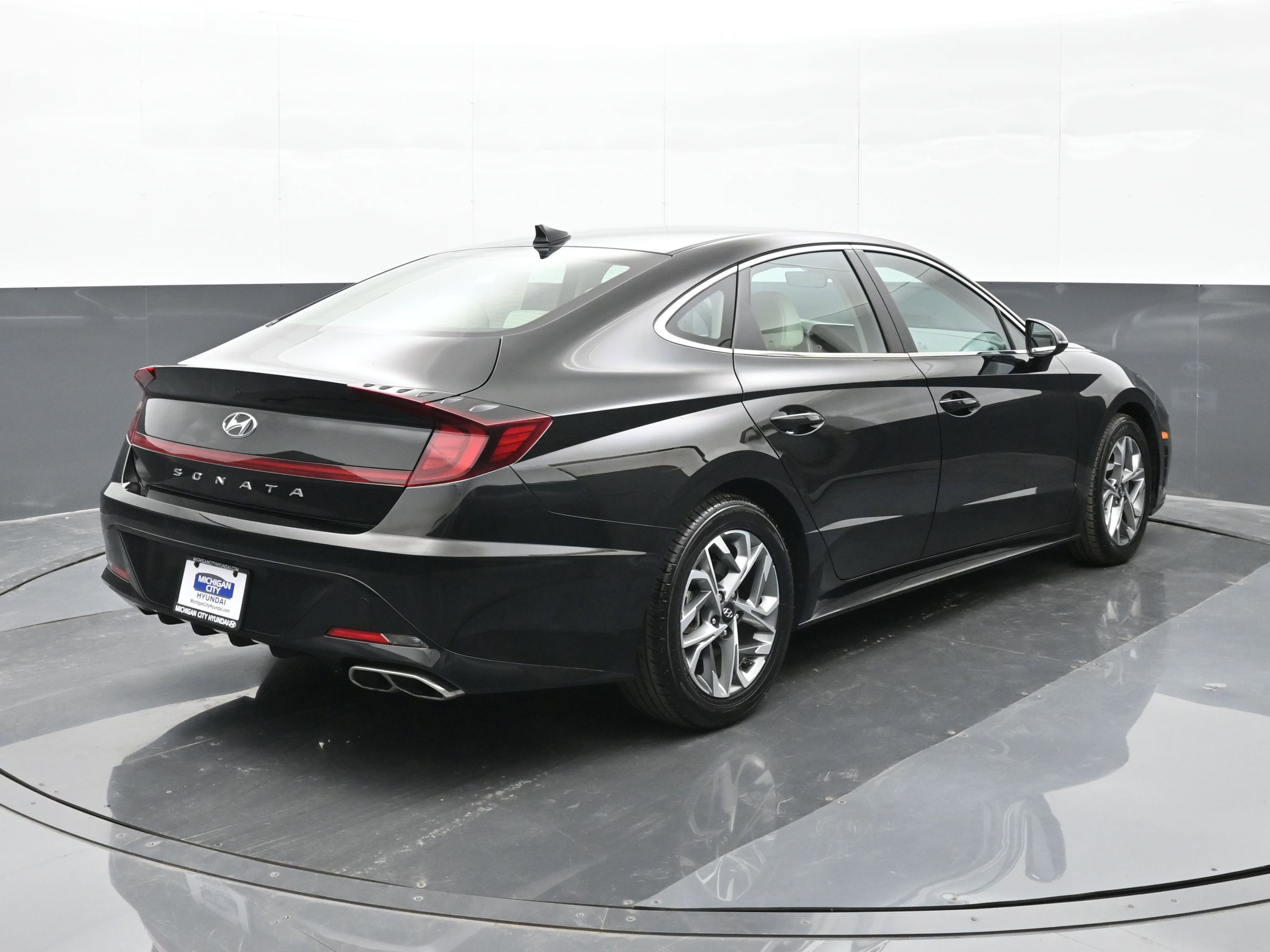Used 2022 Hyundai Sonata SEL w/ Preferred Accessory Package image 8