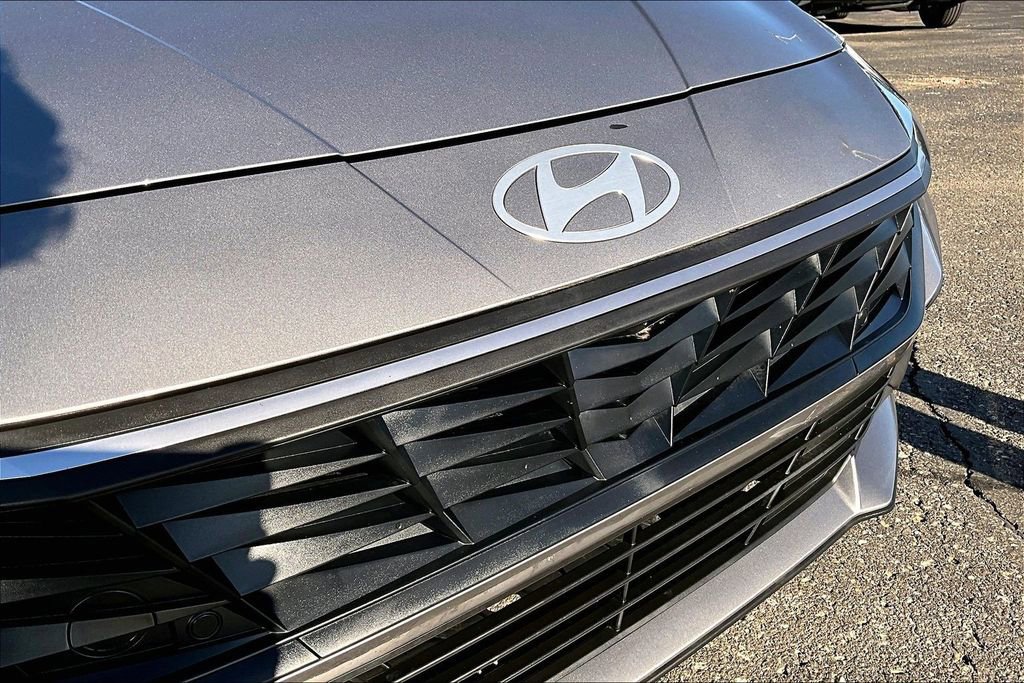 Used 2024 Hyundai Elantra SE image 28
