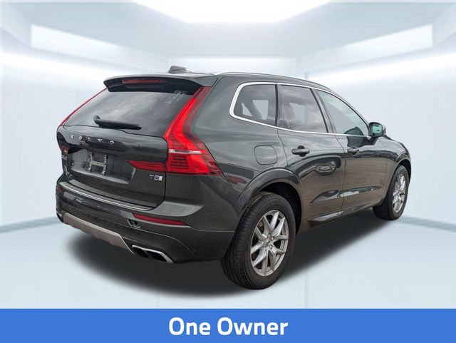 Used 2021 Volvo XC60 T5 Momentum w/ Premium Package FWD image 4