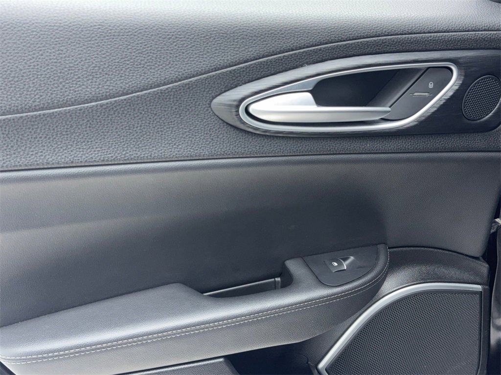 Used 2019 Alfa Romeo Giulia image 41