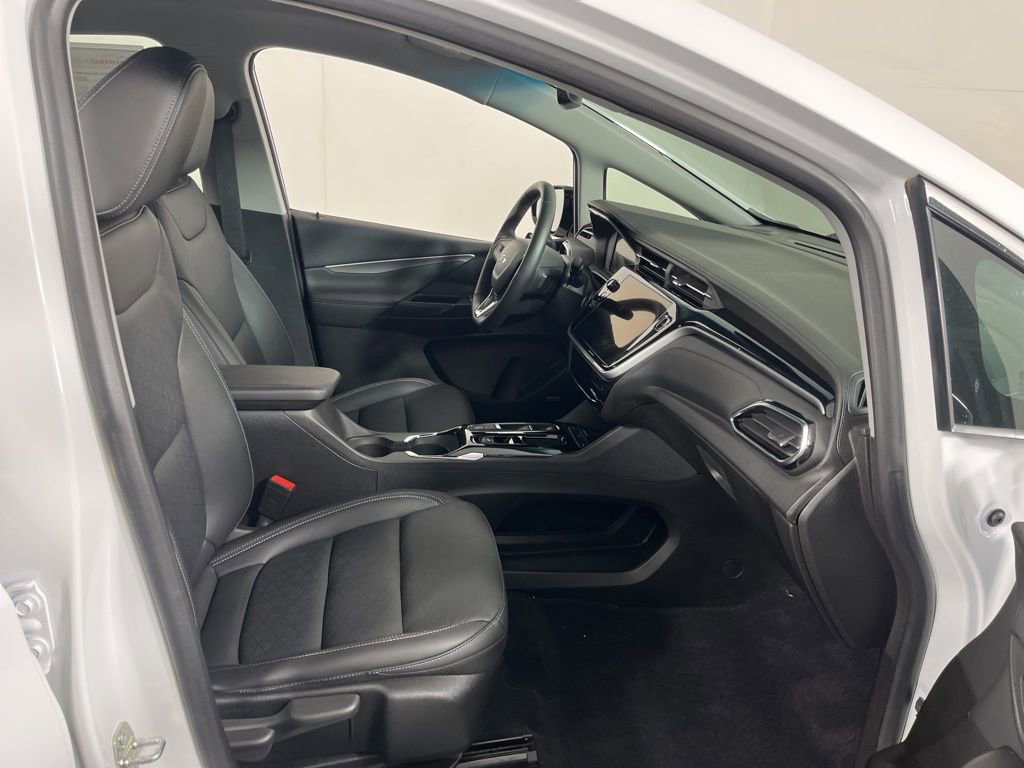 Used 2023 Chevrolet Bolt LT w/ Infotainment Package FWD image 4