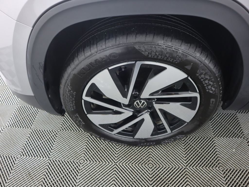 Used 2024 Volkswagen Atlas SE image 37