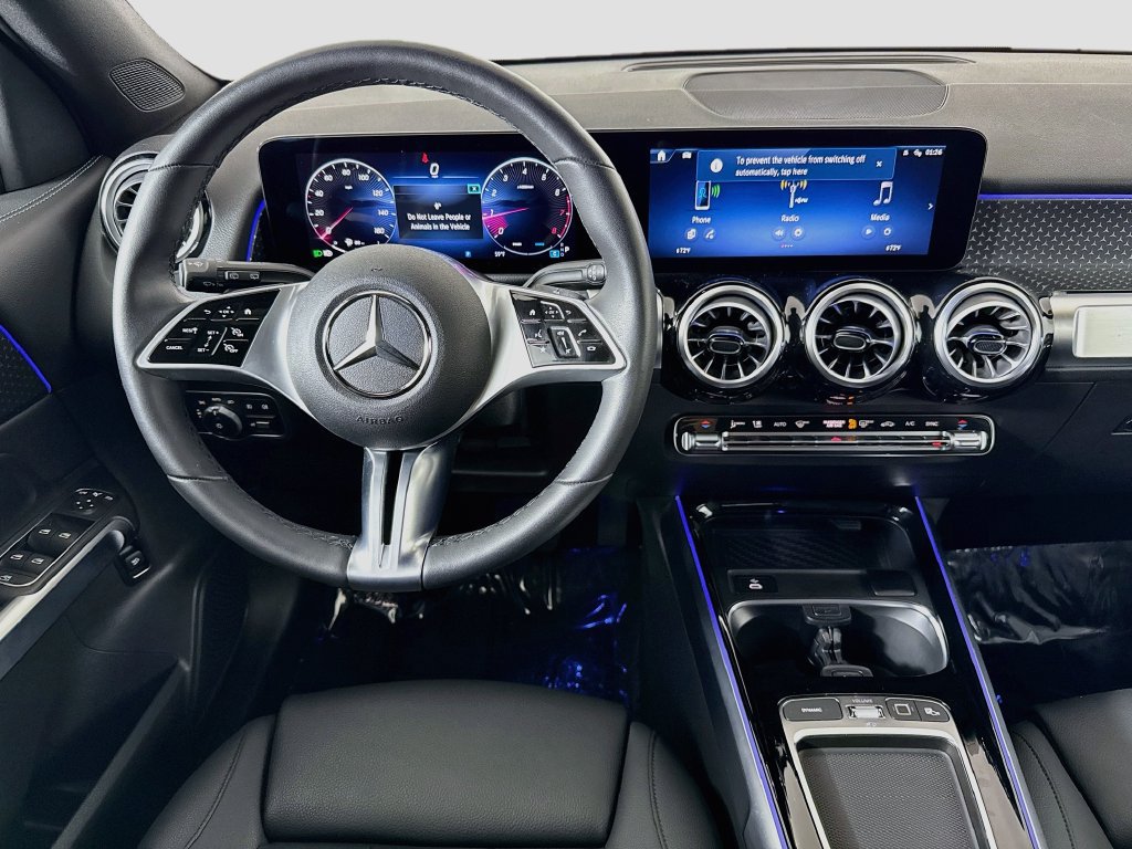 Used 2025 Mercedes-Benz GLB 250 4MATIC w/ Winter Package image 21