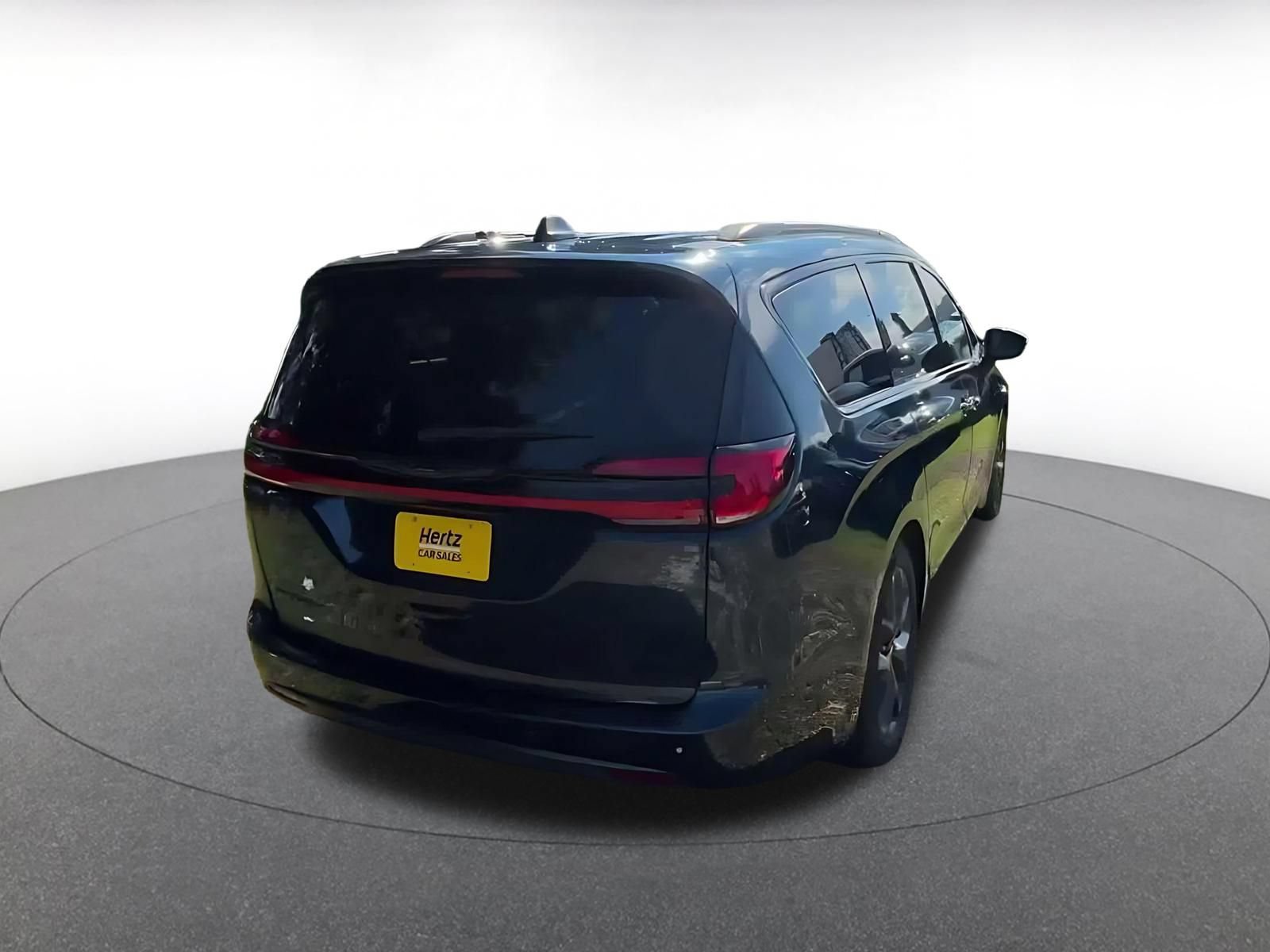 Used 2025 Chrysler Pacifica Limited FWD image 13