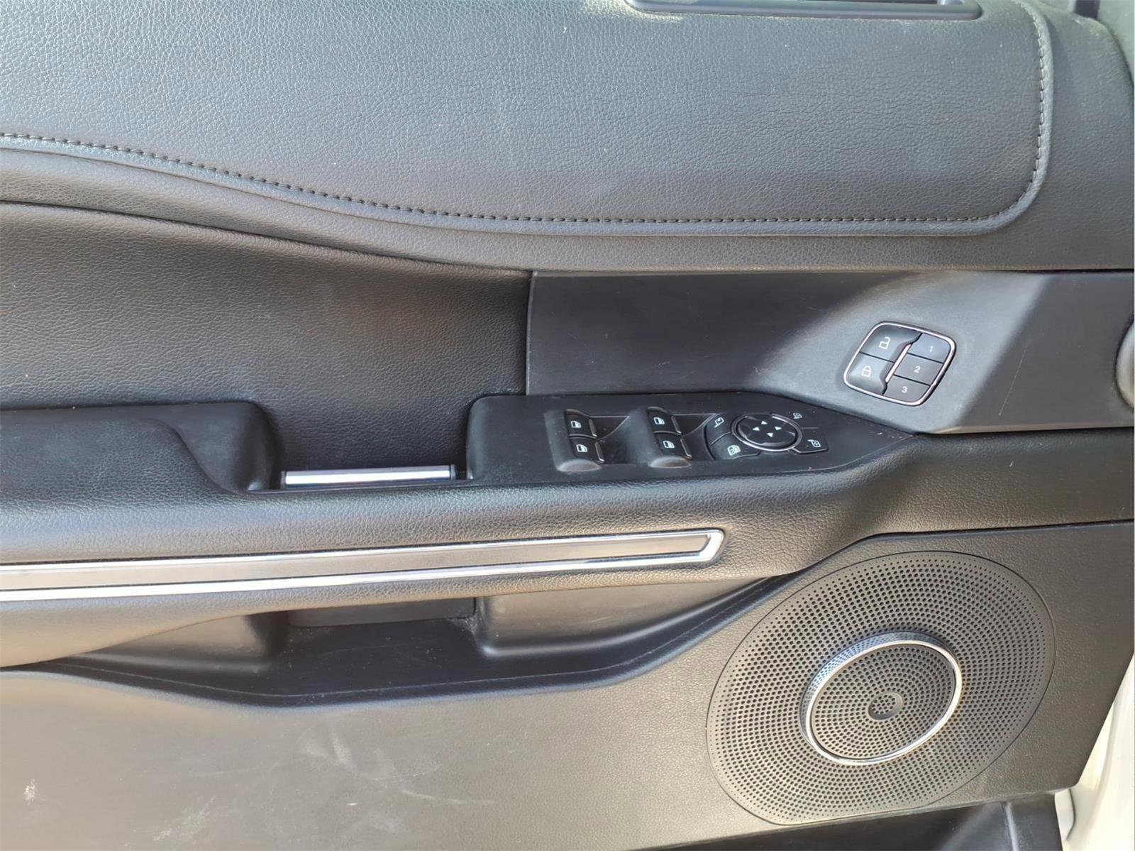 Used 2021 Ford Expedition XLT image 18