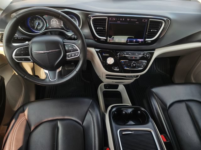 Used 2023 Chrysler Pacifica Touring-L FWD image 28