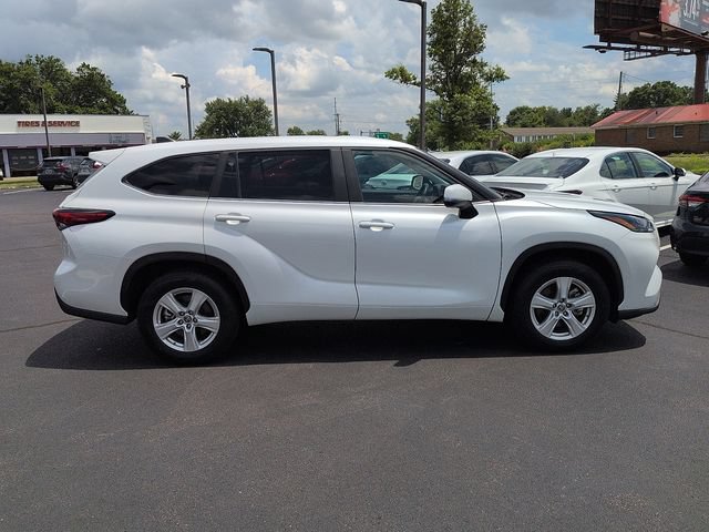 Used 2023 Toyota Highlander LE FWD image 8