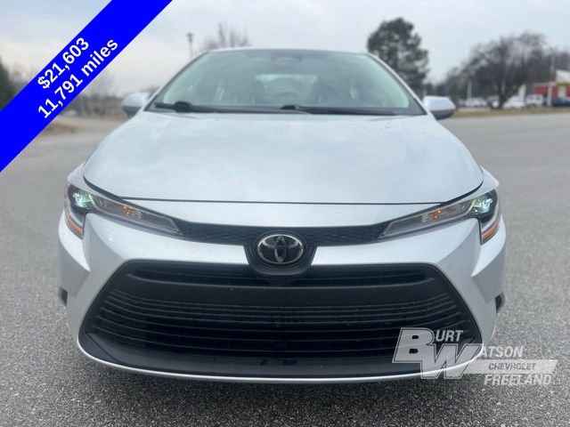 Used 2025 Toyota Corolla LE image 9