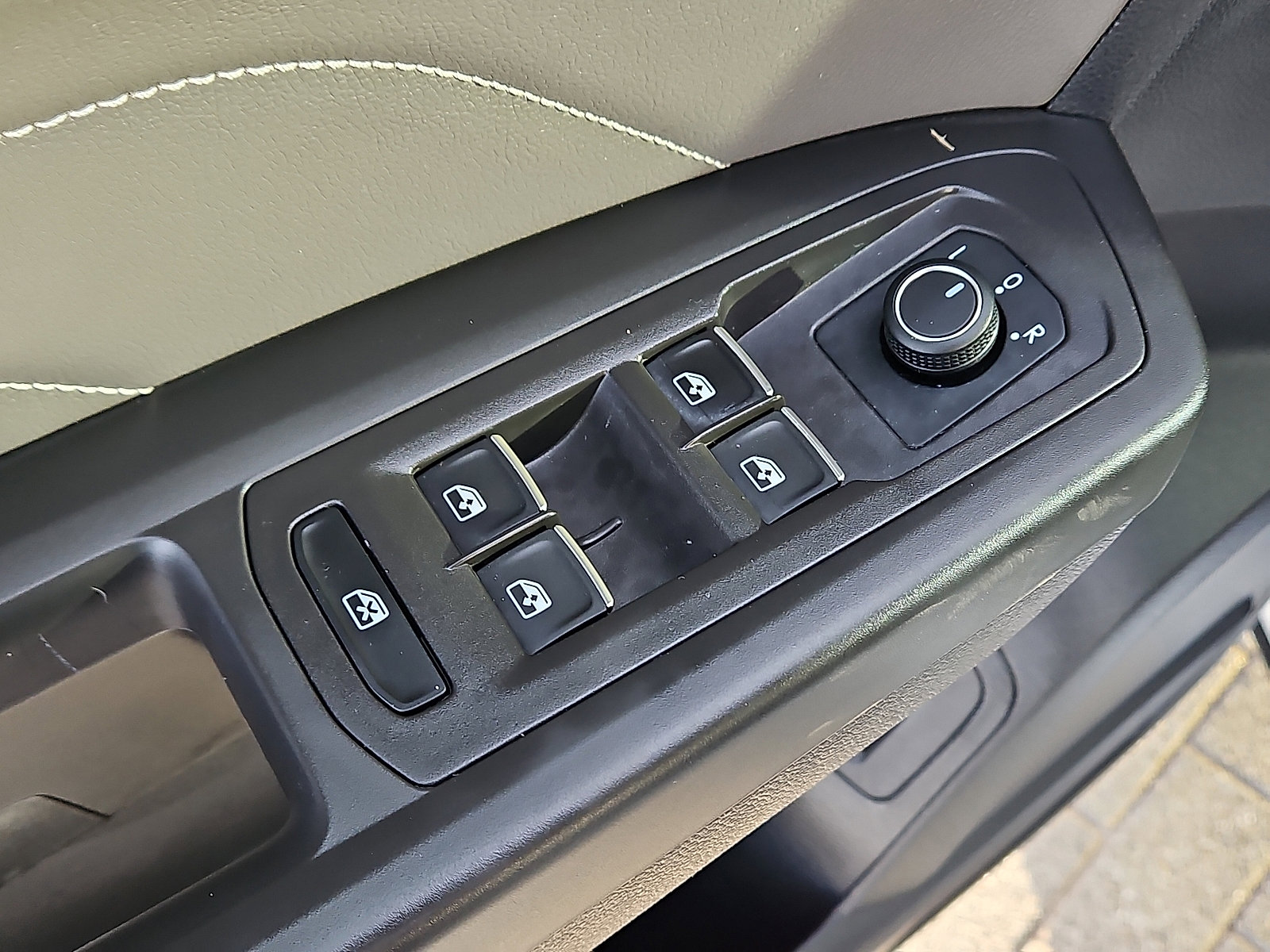 Certified 2023 Volkswagen Atlas Cross Sport SE image 13