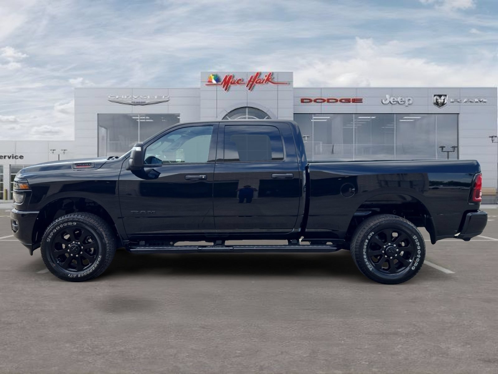 Used 2025 RAM 2500 Big Horn AWD/4WD image 2