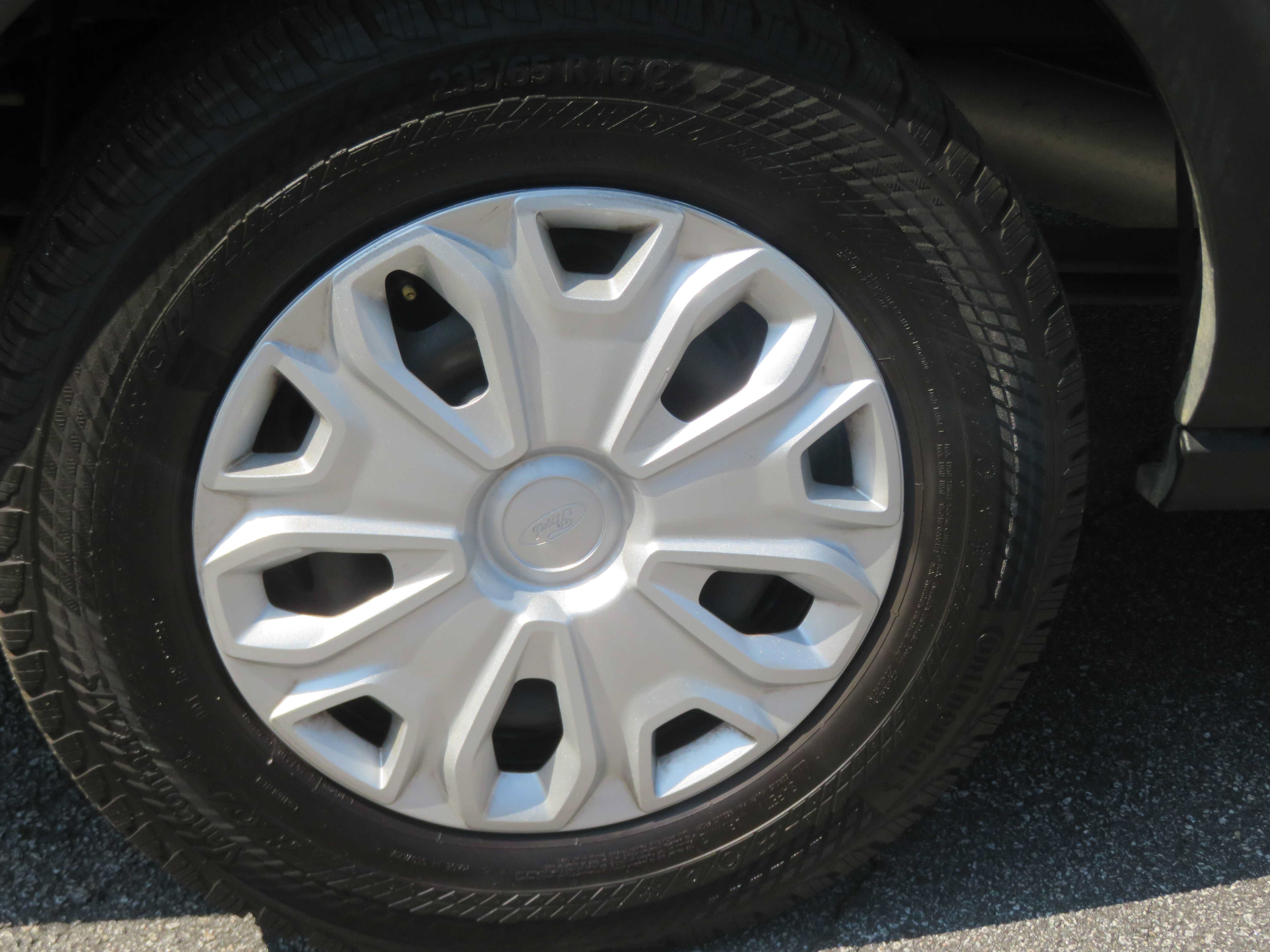 Used 2025 Ford Transit 350 XLT RWD image 9