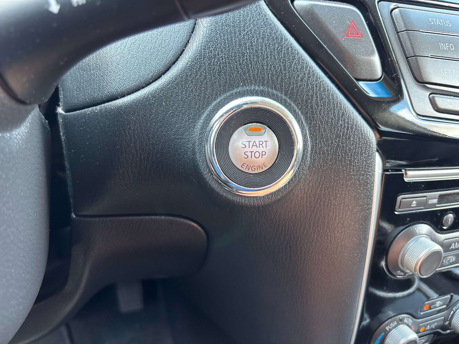Used 2015 Nissan Pathfinder SV FWD image 24