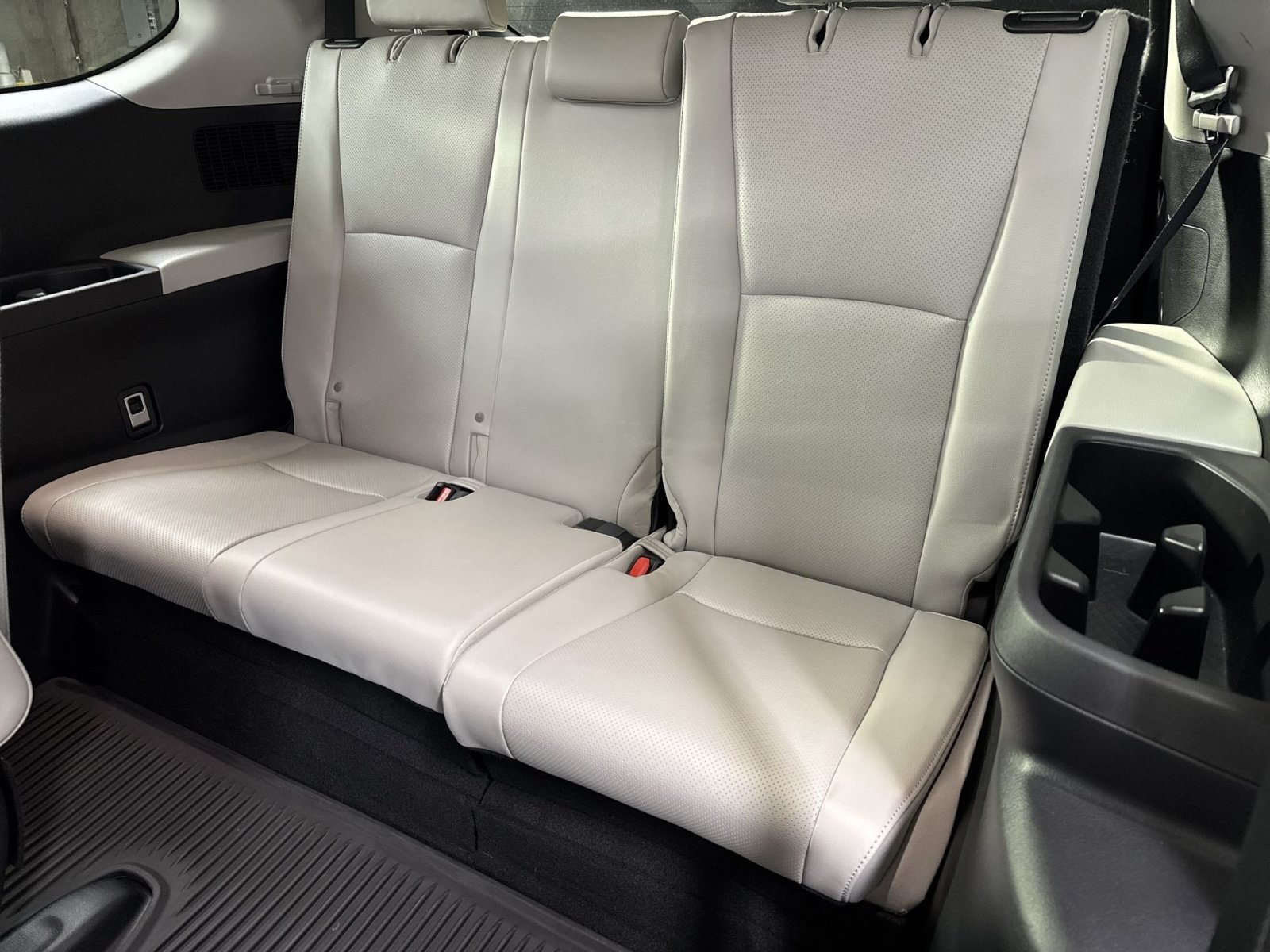 Used 2024 Toyota Grand Highlander AWD image 37