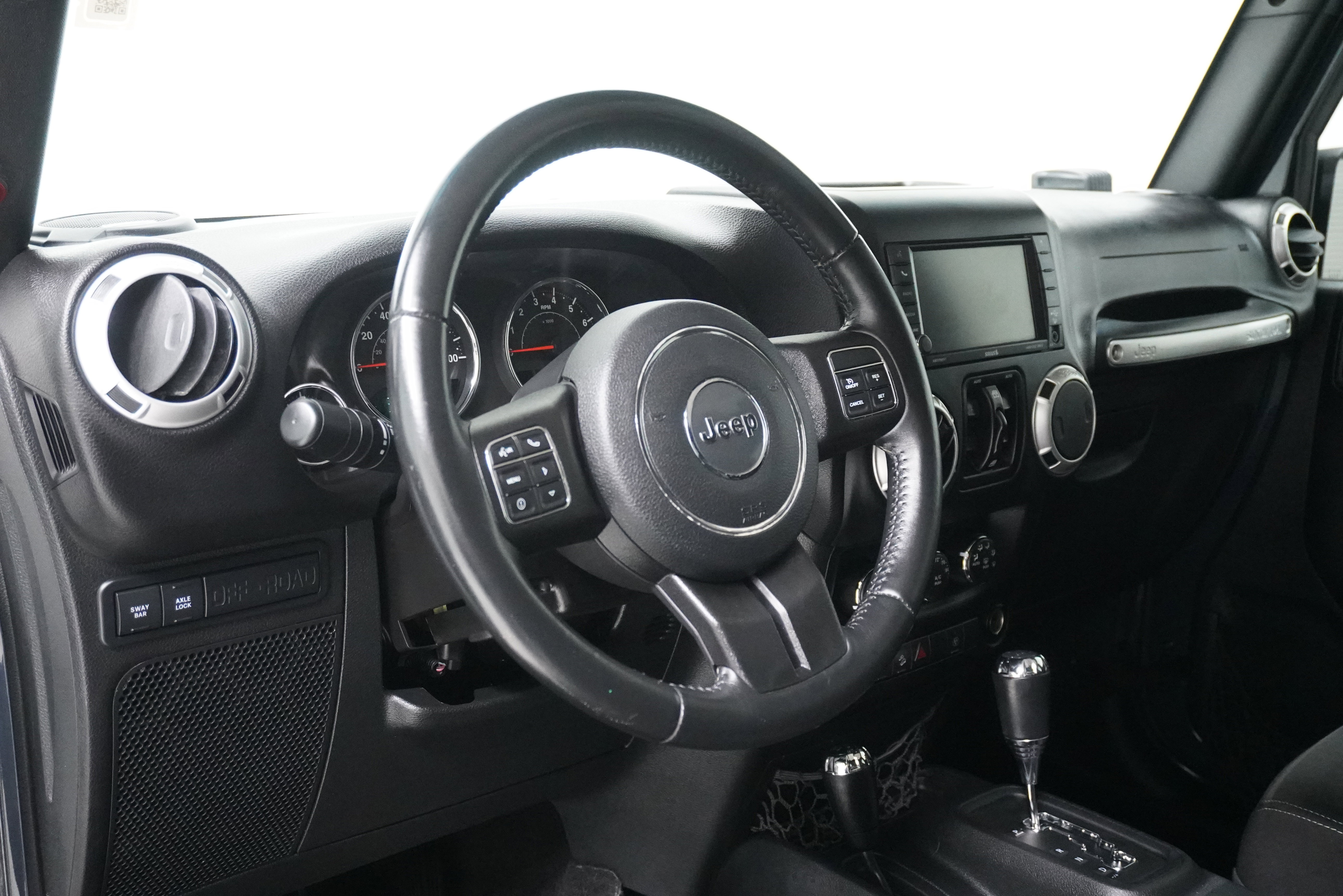 Used 2016 Jeep Wrangler Unlimited Rubicon w/ Connectivity Group AWD/4WD image 10