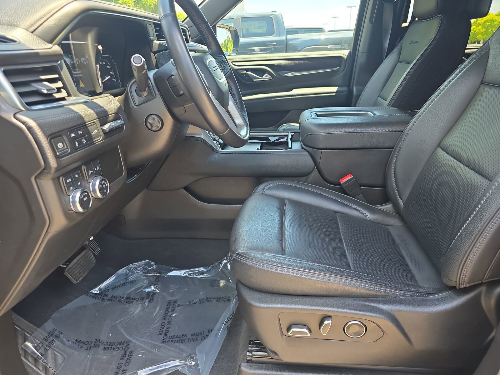 Used 2021 GMC Yukon XL Denali w/ Denali Premium Package AWD/4WD image 17