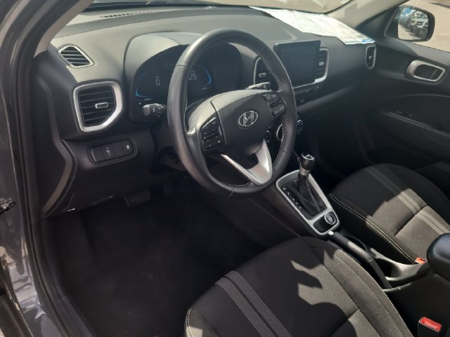 Used 2025 Hyundai Venue SEL FWD image 17