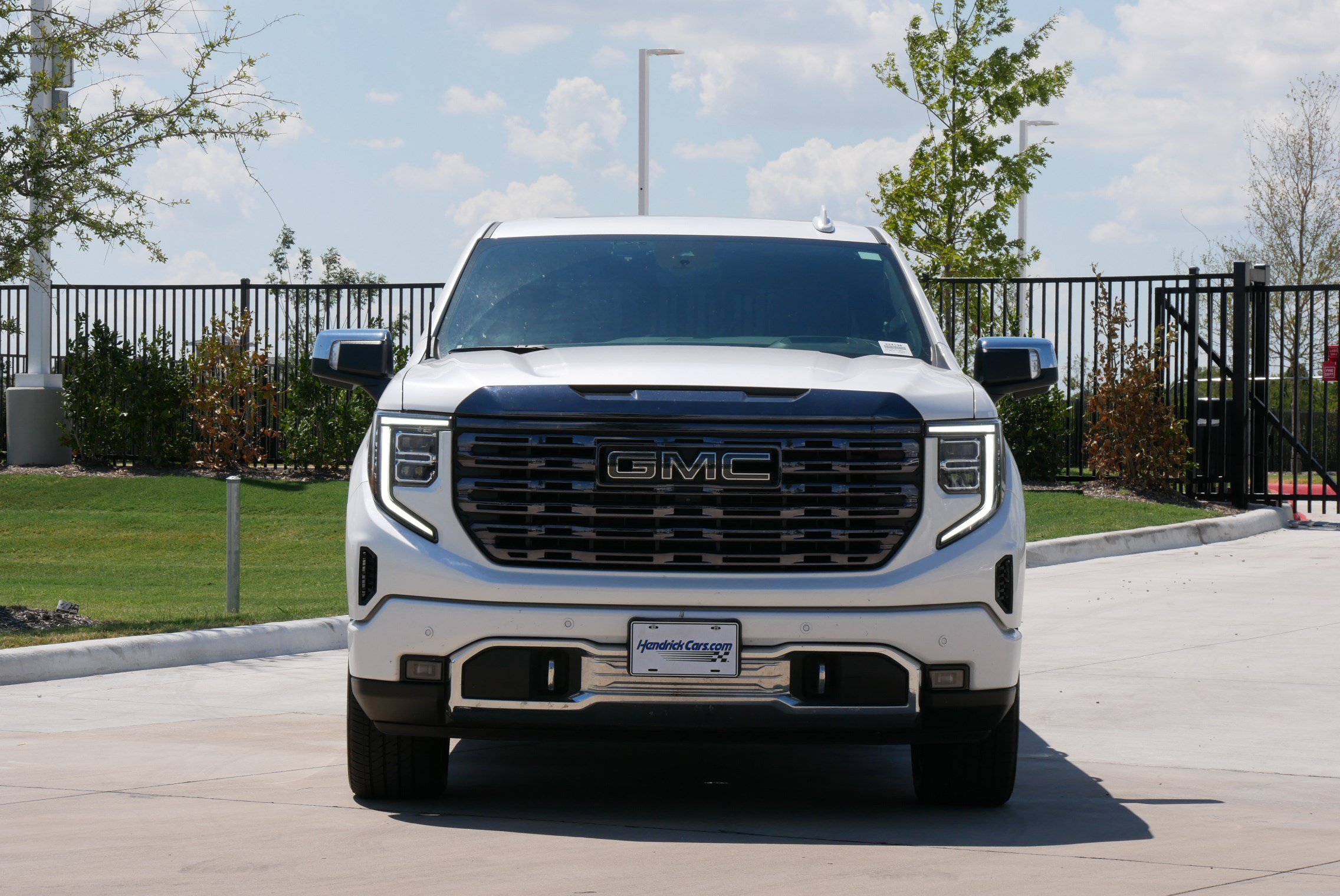 Used 2023 GMC Sierra 1500 Denali Ultimate AWD/4WD image 3